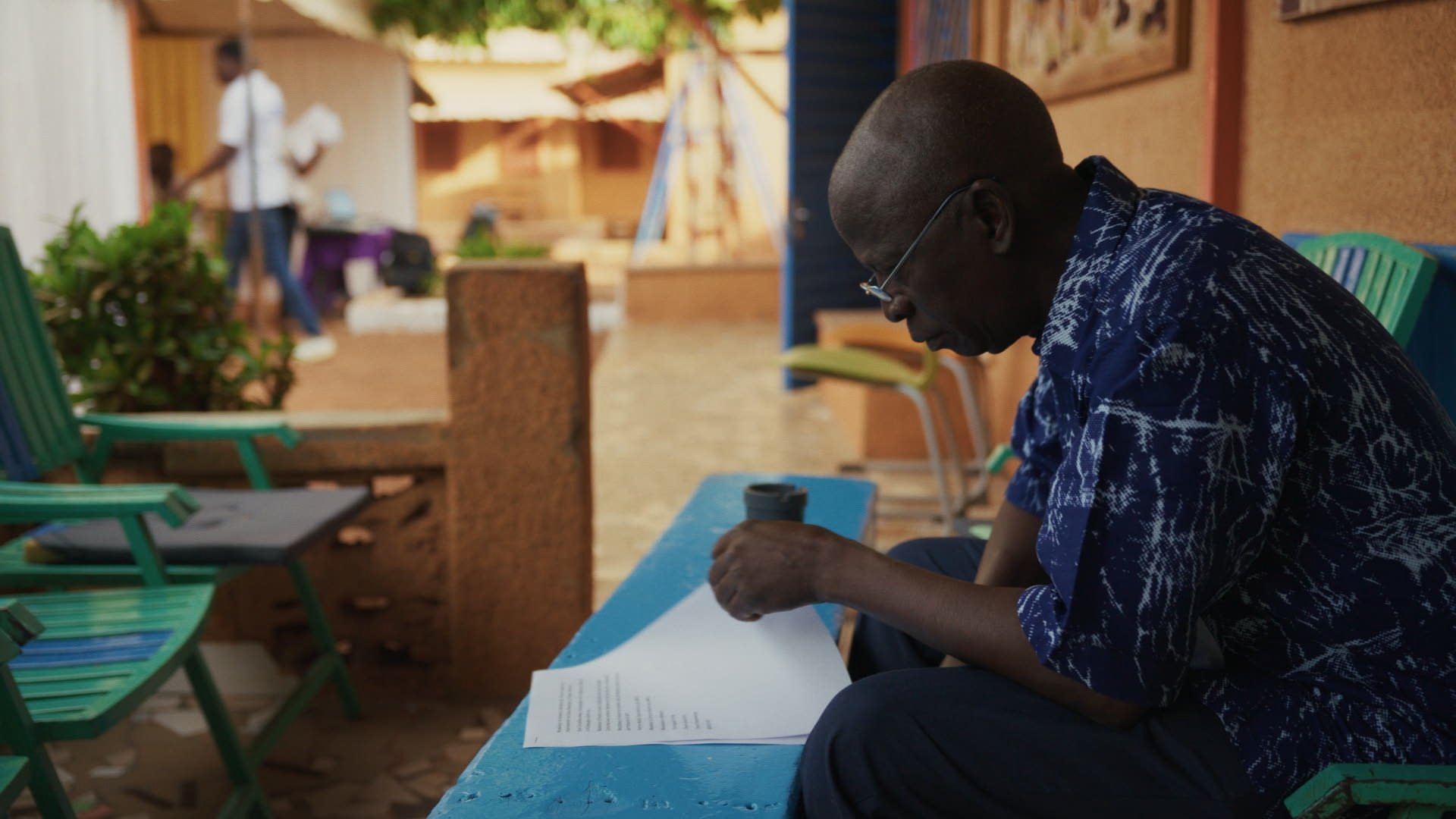 Dénis Yameogo bereitet seine Rede vor — Ouagadougou