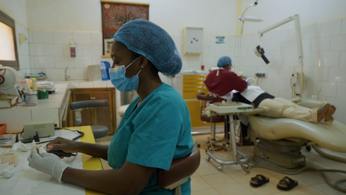Zahnmedizin in der AMPO-Krankenstation in Ouagadougou