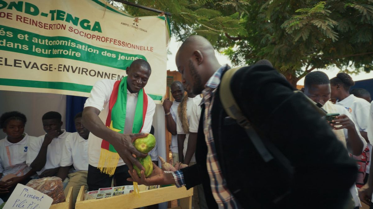Stand des Zentrums Tondtenga mit Bio-Produkten